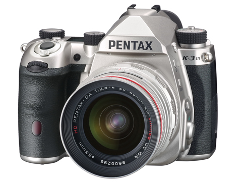 ボディ単体との価格差は約2万円。PENTAX K-3 Mark IIIにDA 20-40mm F2