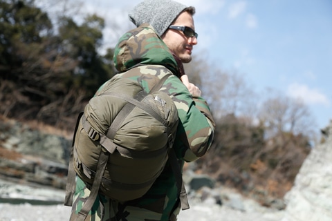 CARINTHIAのシュラフ「Defence」、日本限定サイズが予約販売開始。水に