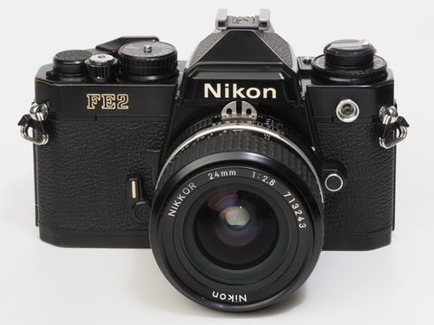 赤城耕一の「アカギカメラ」 第79回：40年来の相棒「ニコンFE2」とその