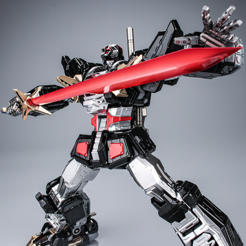 バリ立ちから繰り出す断空光牙剣も完全再現。千値練「METAMOR-FORCE