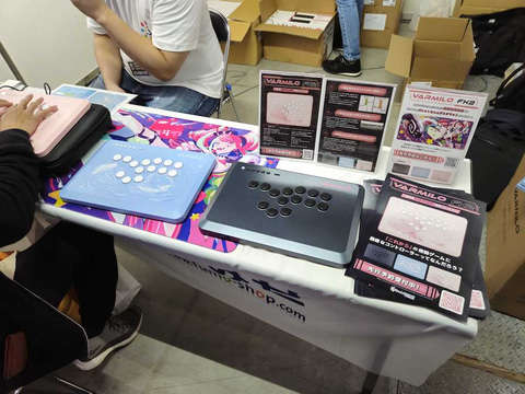 EVO Japan 2024」会場にてレバーレスコントローラー「VARMILO FK2」が