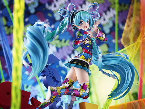 初音ミク」5周年記念ソング「ラッキー☆オーブ feat. 初音ミク」のMVに