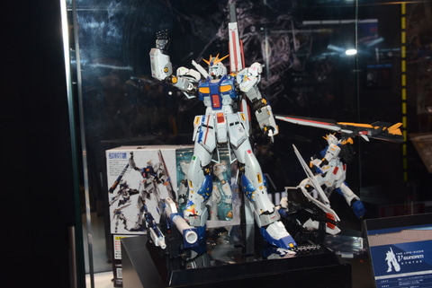 超合金 RX-93ff vガンダム」が秋葉原駅前に移転した魂ネイションズ