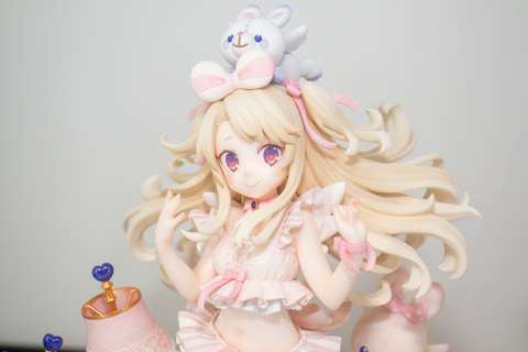 プリズマ☆イリヤ」より、イリヤとクロエがファンシーなルームウェアを