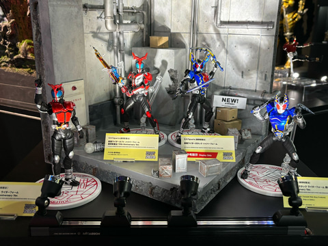 真骨彫製法」より「仮面ライダーガタック ハイパーフォーム」や