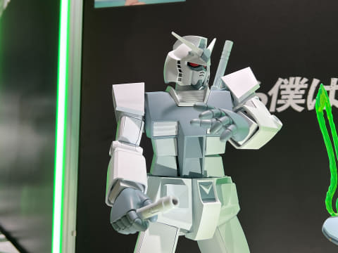 ジークアクス」終盤に登場した「ハイパー化ガンダム」ROBOT魂が出展