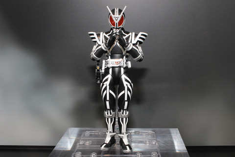 特別企画】「仮面ライダー555」の3人目のライダー、「S.H.Figuarts（真