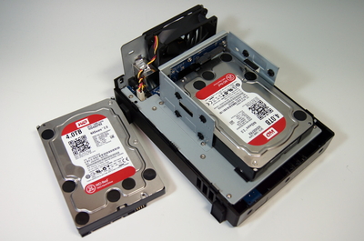 清水理史の「イニシャルB」】 4K動画の変換にも対応した2ベイマルチ