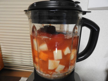 家電製品ミニレビュー】スムージーから熱々スープまで! ヒーター付きの