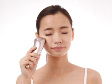 毎日のスキンケア効果を高める温冷美顔器「COSBEAUTY Lift Iron