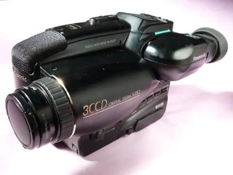 思い出家電】パナソニックのビデオカメラ「3CCD1」 - 家電Watch