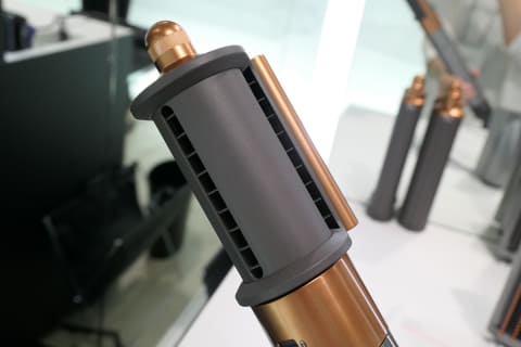 ダイソン、圧倒的に使いやすくなった新ヘアスタイラー - 家電 Watch