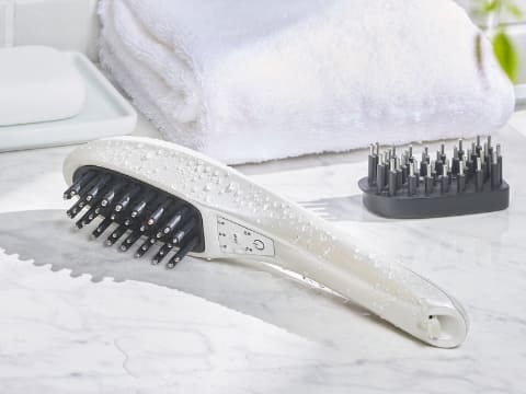 TBC、頭皮や顔周りを簡単リフトケアできるブラシ型美顔器 - 家電 Watch