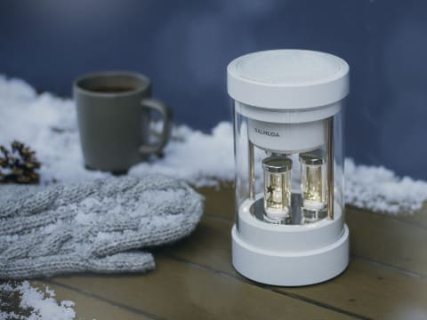 バルミューダ、音と光がシンクロするスピーカーに新色ホワイト - 家電