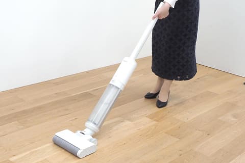 アクア、水拭きできて軽いスティック掃除機「ワイプル」 - 家電 Watch