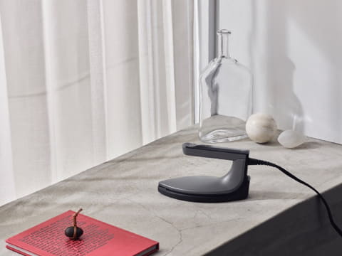 マジックグリルのabienからアイロン登場。10秒で使い始められる - 家電