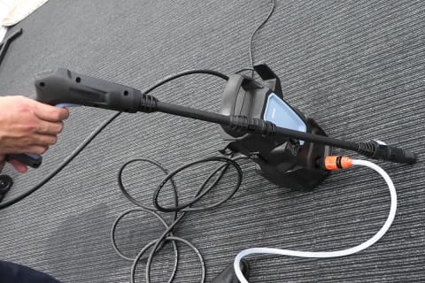 山善、軽さ3kg台なのに高圧な洗浄機 ねじれにくいソフトホース - 家電