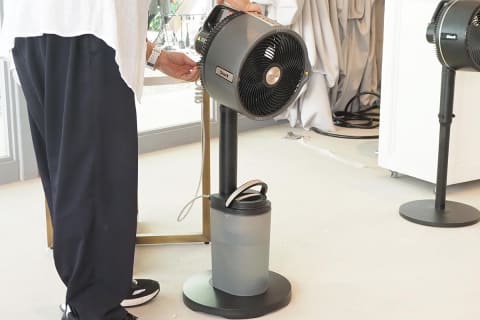 シャーク、スタンド外せる扇風機のパワフル版と小型モデル ミストで