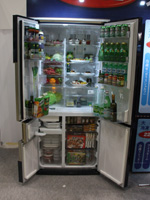 三菱、“光”で鮮度と清潔性を保つ高級冷蔵庫「光ビッグ」 - 家電 Watch