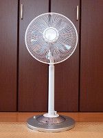家電製品ミニレビュー - 三洋「リビング扇風機 EF-30THF6」 - 家電 Watch