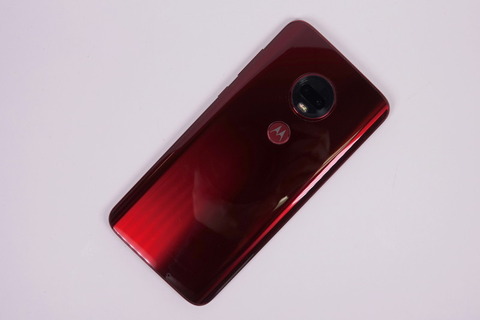 写真で見る「moto g7 plus」] - ケータイ Watch