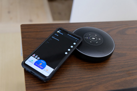 2台1セットのワイヤレススピーカーフォン「eMeet M220」が、オンライン