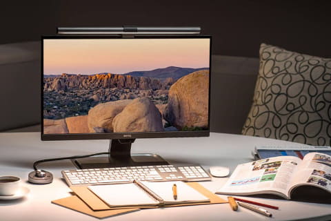 BenQのモニター掛け式ライト「ScreenBar Plus」が超絶無双だった件
