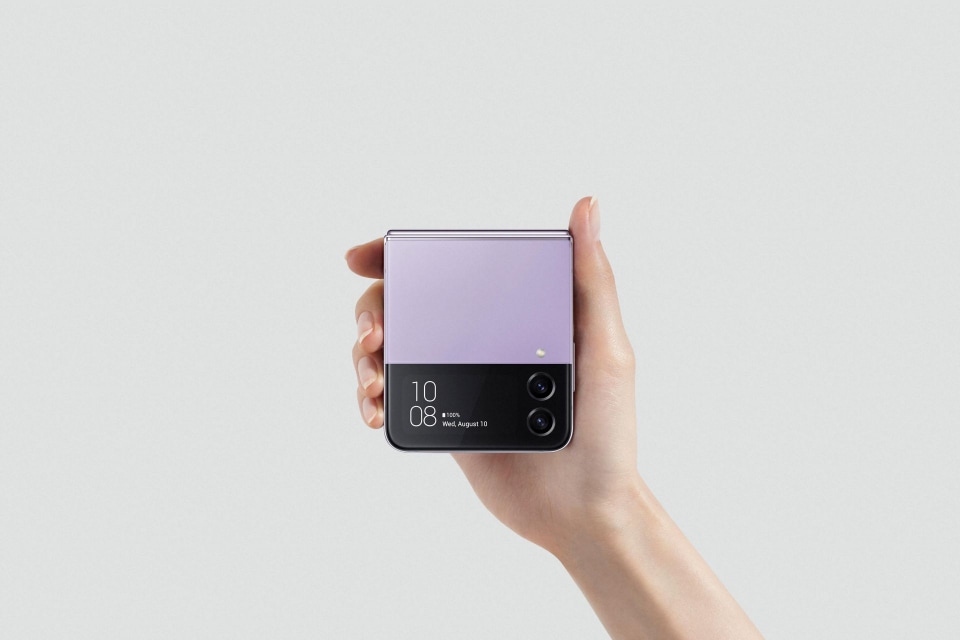 サムスンが「Galaxy Z Flip4」を発表、バッテリー容量がアップした新