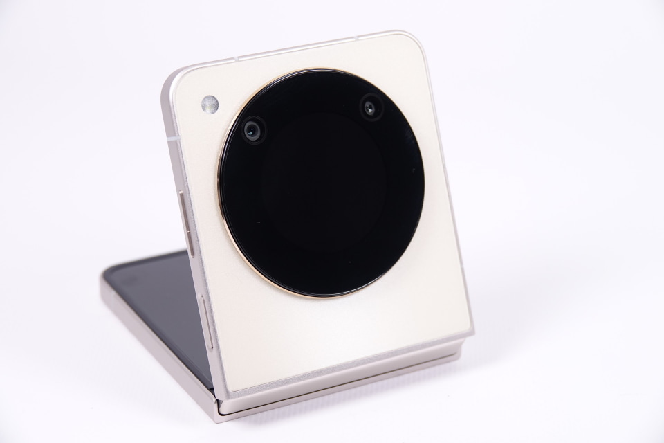 Libero Flip」クイックフォトレビュー] - ケータイ Watch