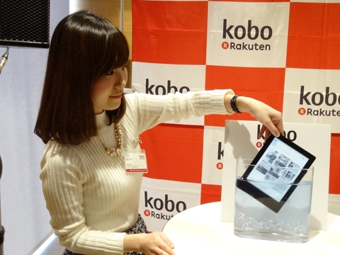 楽天、防水電子書籍端末「Kobo Aura H2O」2,000台を追加先行販売