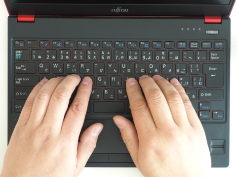 Hothotレビュー】世界最軽量761gの13.3型モバイルノートの使い勝手を