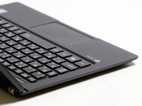 西川和久の不定期コラム】12.5型で900gちょっとの軽量モバイルノート