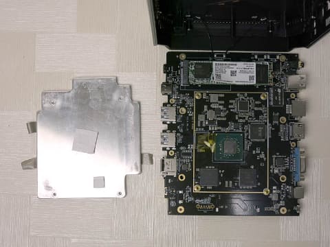 Hothotレビュー】ファンレスで無音の小型デスクトップ「CHUWI HeroBox