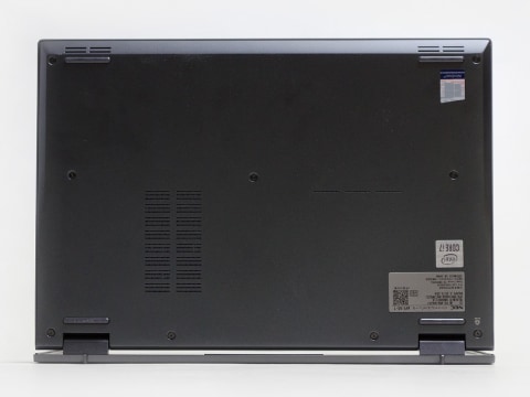 西川和久の不定期コラム】約814gのビジネス向け超軽量13.3型ノート