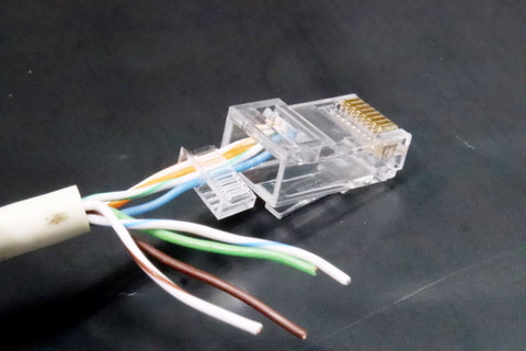 特集】LANケーブルの自作はこうやる！ケーブルをぶった切ってちょうど