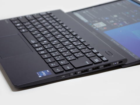 西川和久の不定期コラム】1kg切りの13.3型モバイルノート「NEC