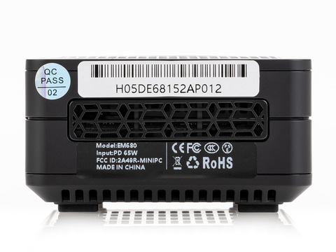 PC短評】Ryzen 7 6800U搭載で80mm角、アダプタ/ケーブル込みで457g