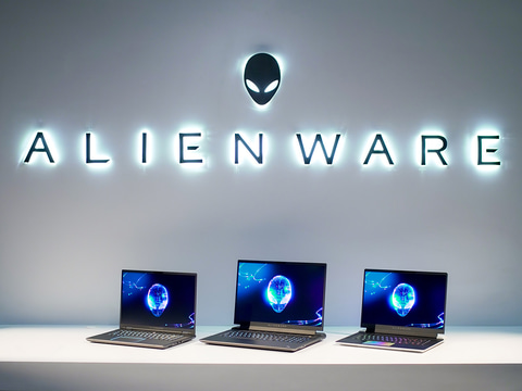 Core Ultra+RTX 4090搭載で奥側が出っ張らなくなった「Alienware m16