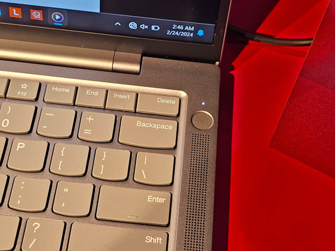 3年ぶりの「ThinkPad X12 Detachable」。Core Ultra vProのClassic