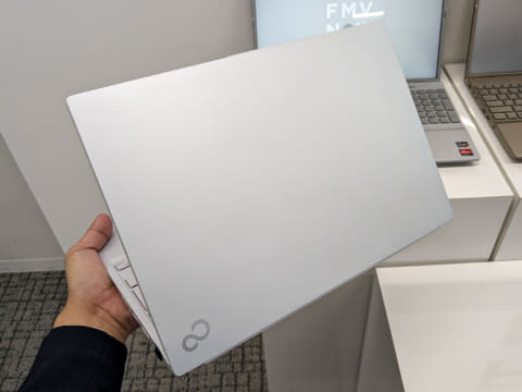富士通、14型で遂に634gを達成した世界最軽量ノート「FMV Zero」など