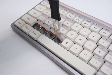 レビュー】“物理”デュアルアクションキーボード「Hesper64(100)」を約3