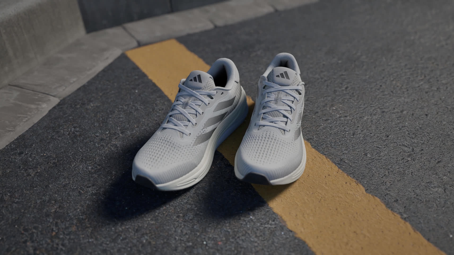 アディダス スーパーノヴァ ソリューション ランニング / Supernova