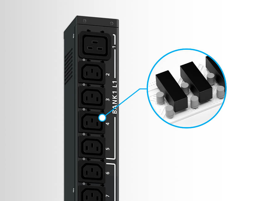 電源計測・管理機能搭載 三相電源対応ラックPDU（0U/200V/32A 30ポート