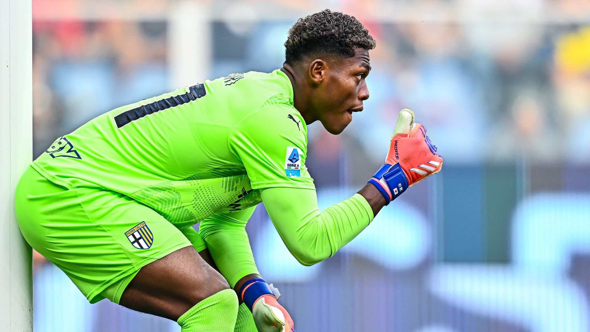 パルマ指揮官がPKセーブの鈴木彩艶を絶賛「日々模範を示している