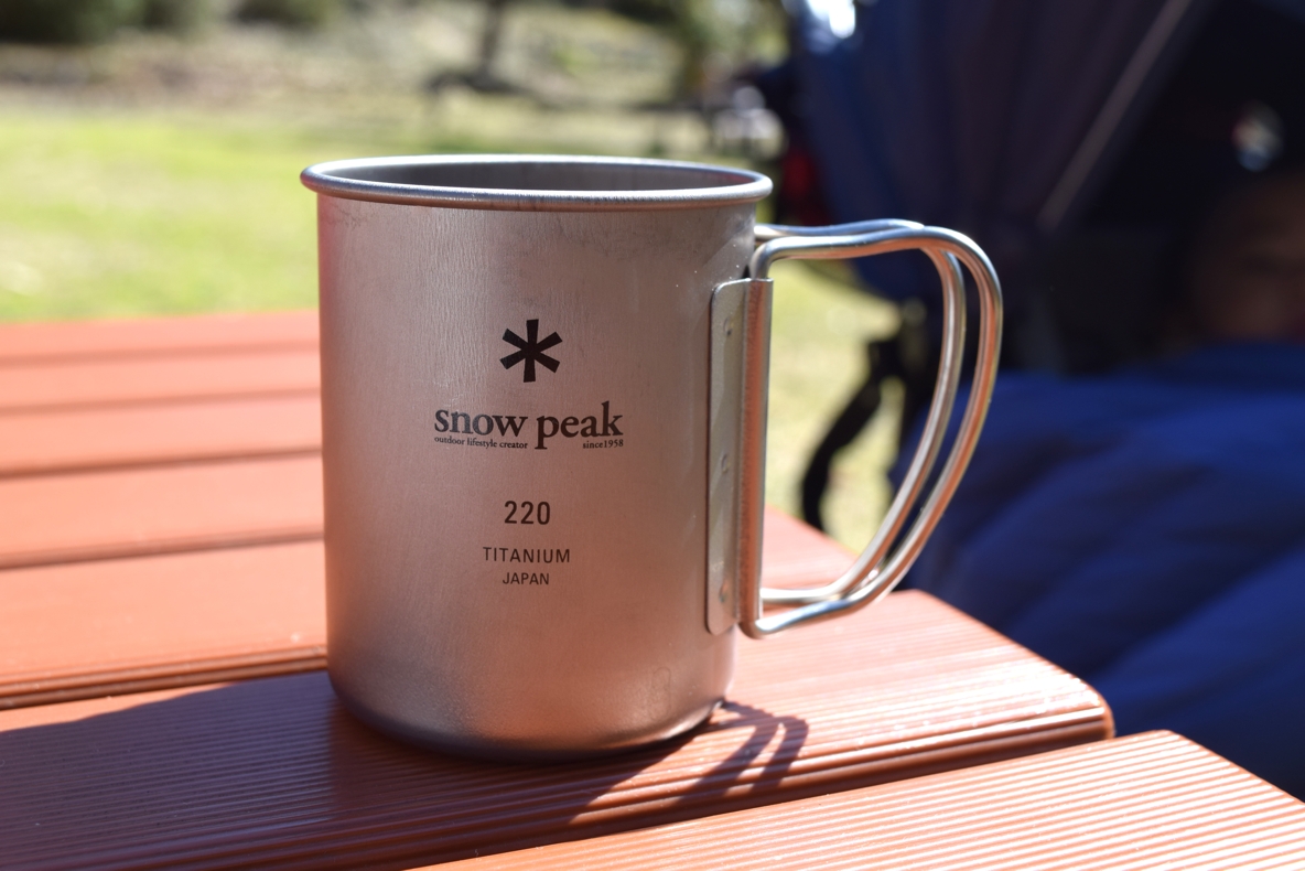 スノーピークのチタンシングルマグは、初めてのアウトドアマグに
