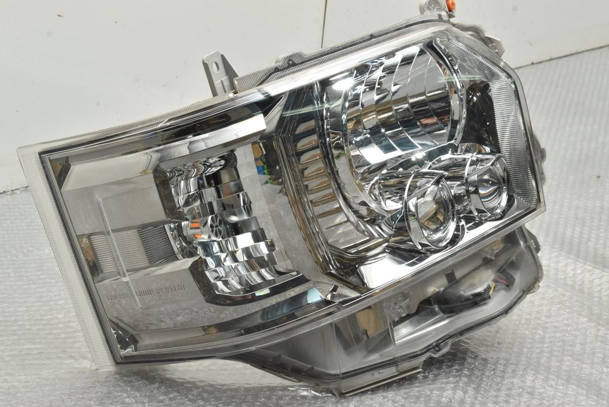 程度良好品】トヨタ 200系 ハイエース 後期 純正 LED ヘッドライト 右