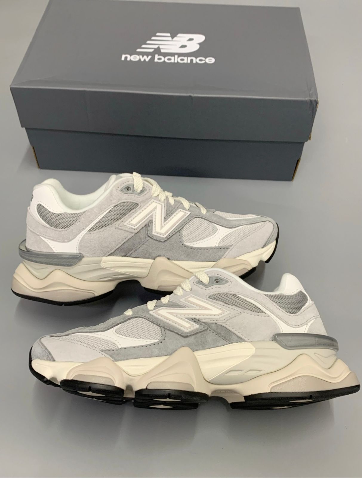 新品未使用 NEW BALANCE U9060 スニーカー グレー U9060EEE 男女兼用