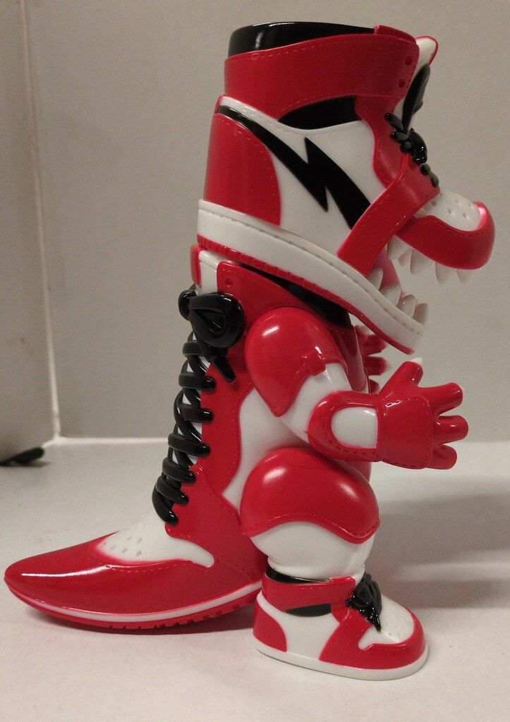 TOKYOGUNS 怪獣スニーカーヘッド シカゴカラー 02 - メルカリ