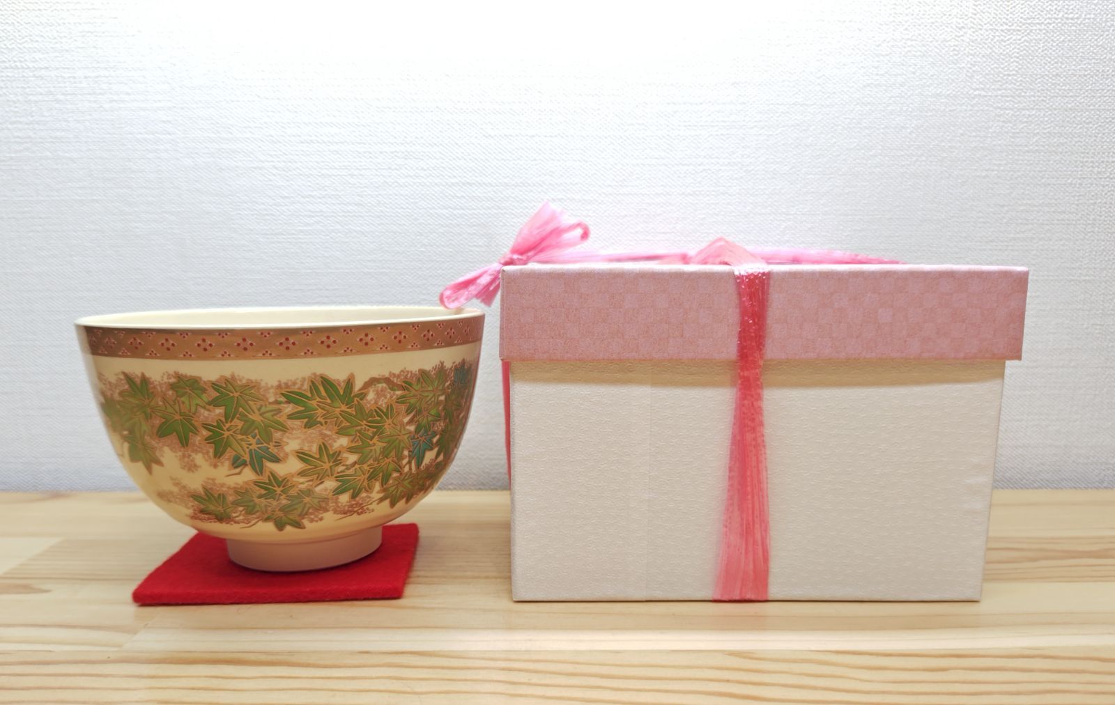 逢絢亭・新品】茶道具 茶碗 美濃焼 薩摩写 青楓の図 宮地英香 紙箱入り