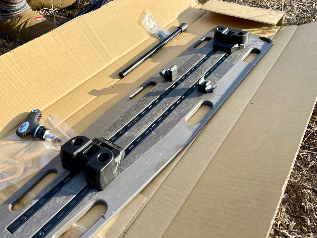 圧倒的なカッコよさと機能が両立したサイドテーブル！ロックフィールド